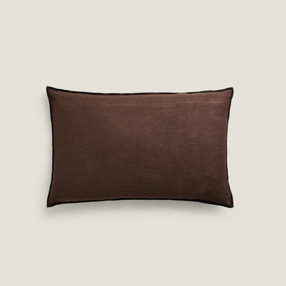 THROW PILLOW COVER WITH OVERLOCK Zara home ref REF. 2382/008 - Picture 1 of 2